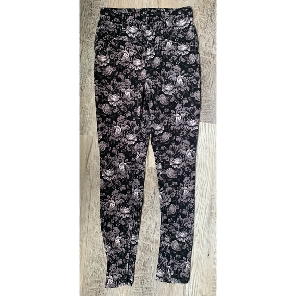 UO BDG : blacked out floral print jeans - Picture 7 of 11